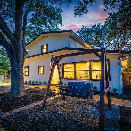 Updated 4/3 - Walk To Landa Park & Schlitterbahn!